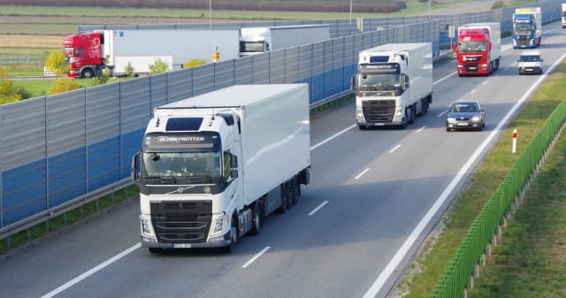 Ile m3 ma naczepa tira? Poznaj pojemność i zastosowania naczep TIR Ile m3 ma naczepa tira? Poznaj pojemność i zastosowania naczep TIR