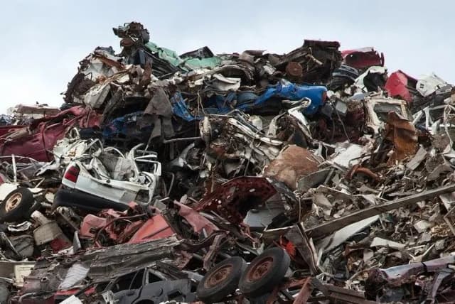 Ile za auto na złomie: Jakie są stawki w skupach złomu w Polsce? Ile za auto na złomie: Jakie są stawki w skupach złomu w Polsce?