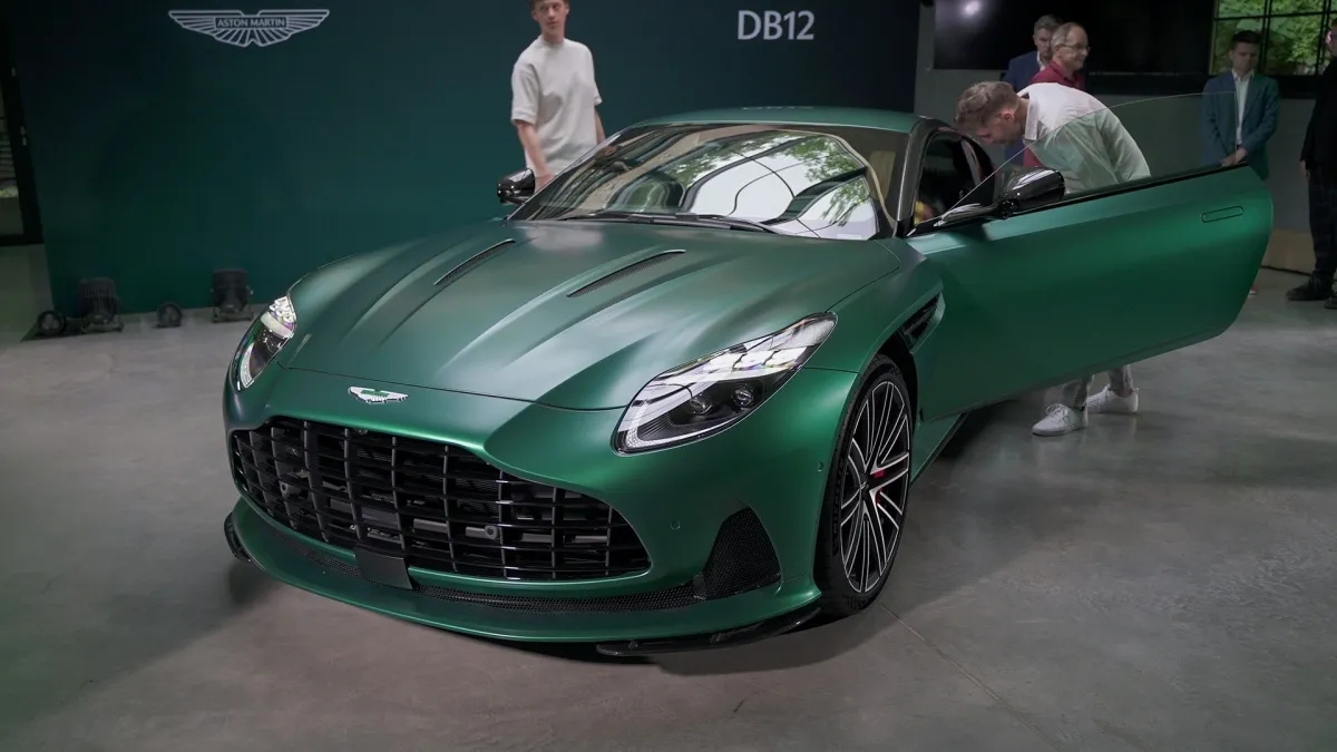 Aston Martin DB12: Co musisz wiedzieć przed zakupem tego luksusowego auta?