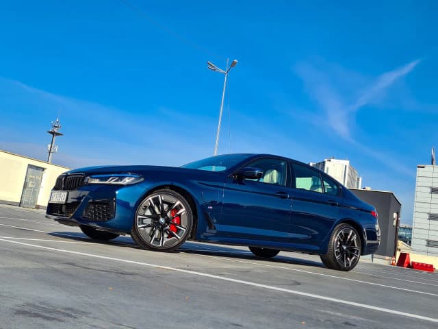 BMW 545e: Czy warto kupić ten model hybrydowy? Przegląd zalet BMW 545e: Czy warto kupić ten model hybrydowy? Przegląd zalet