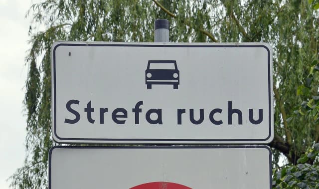 Strefa ruchu: Przepisy i zasady obowiązujące kierowców w strefach ruchu Strefa ruchu: Przepisy i zasady obowiązujące kierowców w strefach ruchu