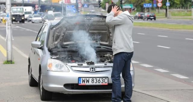 Brak płynu w chłodnicy – czy można jechać i jakie są konsekwencje? Brak płynu w chłodnicy – czy można jechać i jakie są konsekwencje?