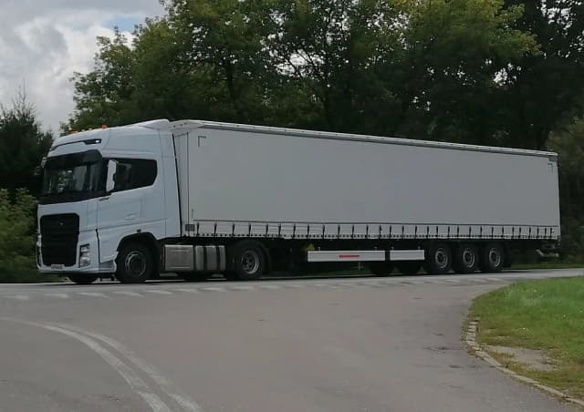 Ile waży ciężarówka z naczepą? Zaskakujące fakty o masie pojazdów Ile waży ciężarówka z naczepą? Zaskakujące fakty o masie pojazdów