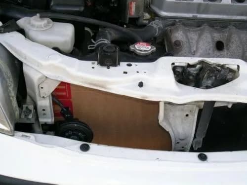 Czym zasłonić chłodnicę na zimę, aby uniknąć przegrzewania silnika? Czym zasłonić chłodnicę na zimę, aby uniknąć przegrzewania silnika?