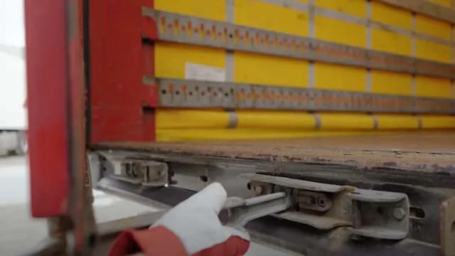 Jak otworzyć dach w naczepie - proste kroki i ważne wskazówki Jak otworzyć dach w naczepie - proste kroki i ważne wskazówki